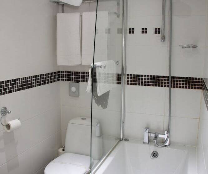 家庭间, The Oak House