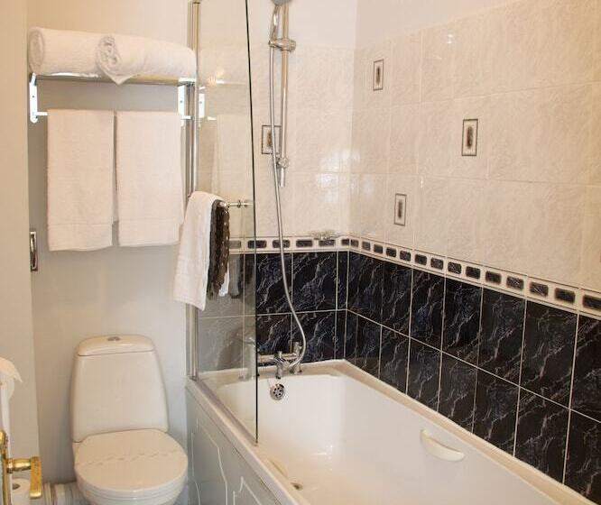 豪华房间, The Oak House