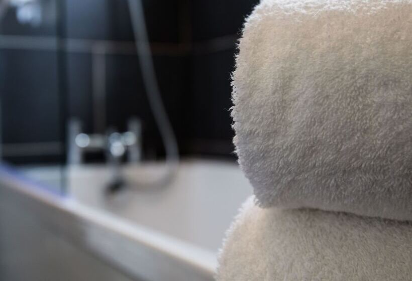 豪华房间, The Oak House