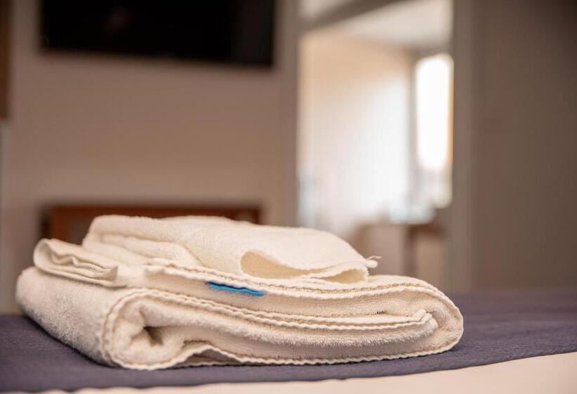 豪华房间, The Oak House