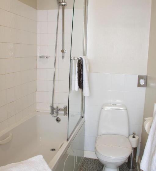 标准间, The Oak House