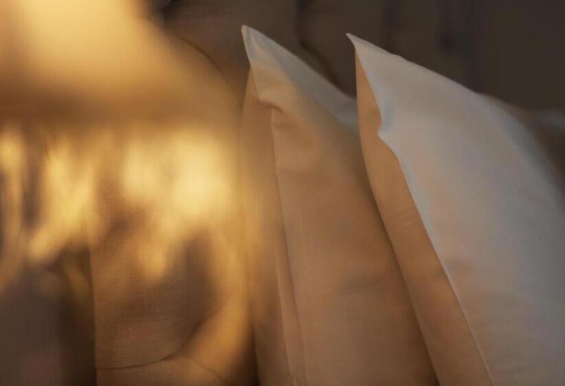 标准间, The Oak House