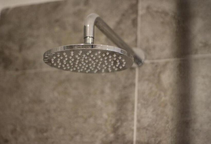 豪华房间, The Oak House