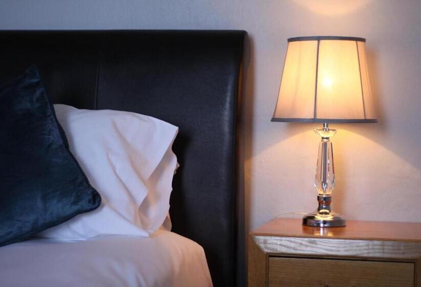 豪华房间, The Oak House