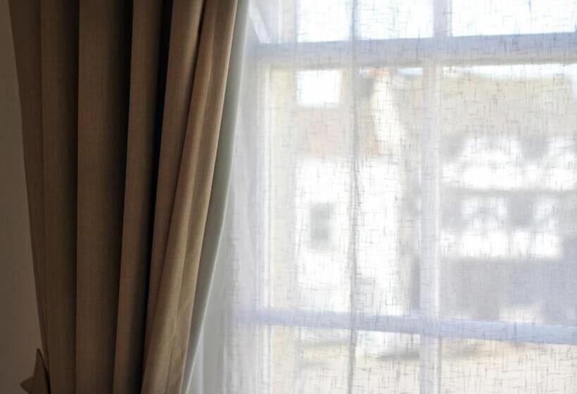 高级大房间, The Oak House