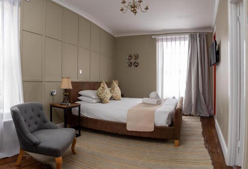 高级大房间, The Oak House