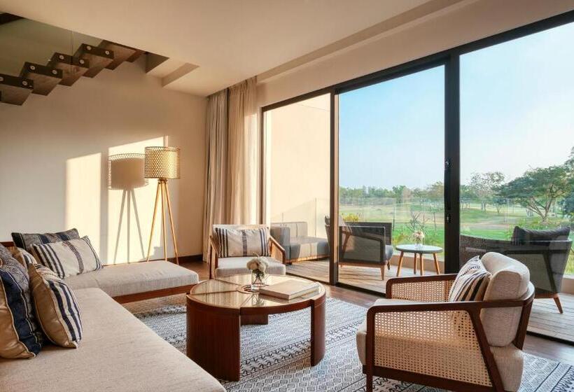 سوییت اجرایی, Awei Metta