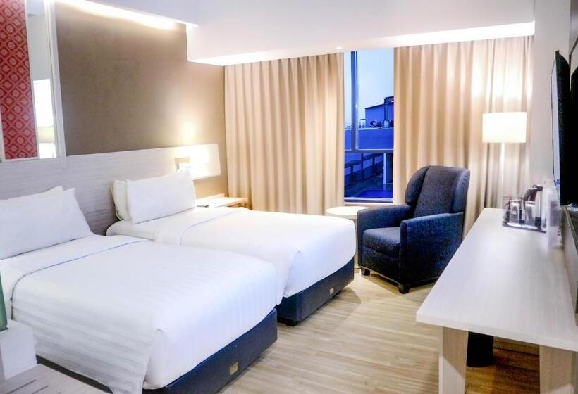 Номер Deluxe, Harper Palembang By Aston