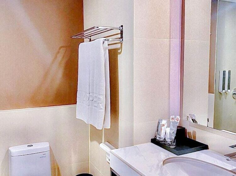 Номер Deluxe, Harper Palembang By Aston