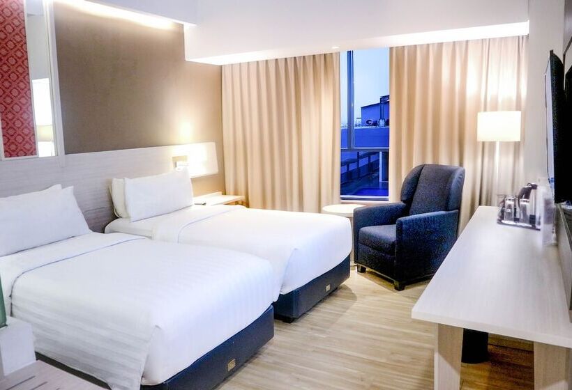 Номер Deluxe, Harper Palembang By Aston