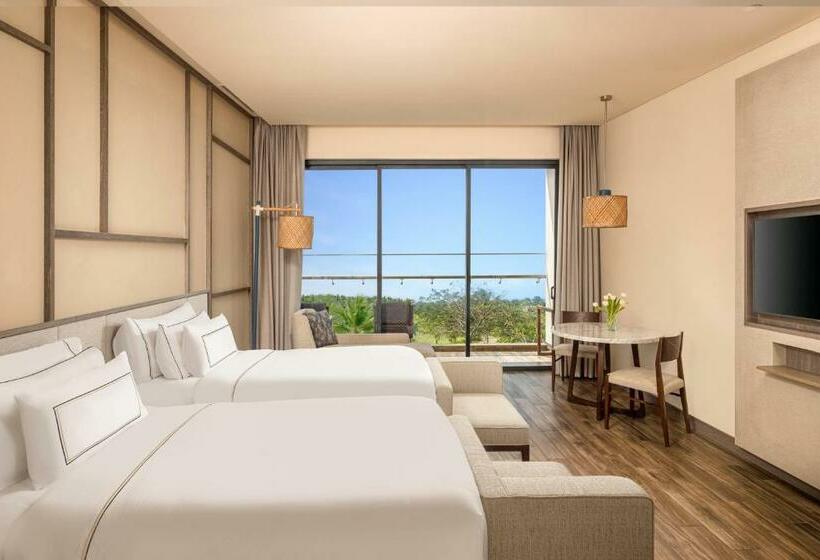 اتاق لوکس با چشم‌انداز باغ, Melia Ho Tram Beach Resort
