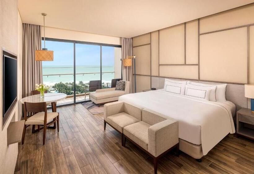 اتاق لوکس با بالکن و چشم‌انداز دریا, Melia Ho Tram Beach Resort