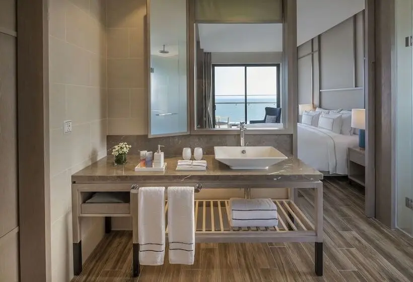 سوییت جونیور با چشم‌انداز دریا, Melia Ho Tram Beach Resort