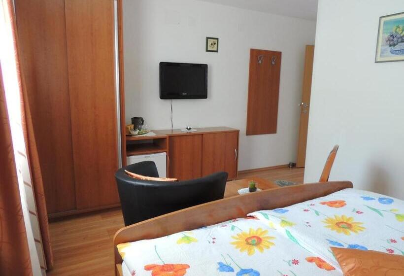 اتاق استاندارد, Apartments And Rooms Tavcar