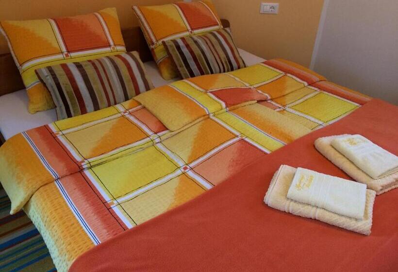 اتاق استاندارد, Apartments And Rooms Tavcar