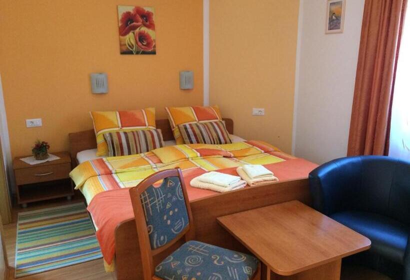 اتاق استاندارد, Apartments And Rooms Tavcar