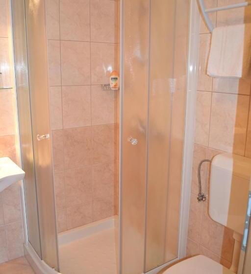 اتاق اکونومی, Apartments And Rooms Tavcar