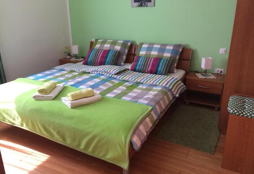 اتاق اکونومی, Apartments And Rooms Tavcar