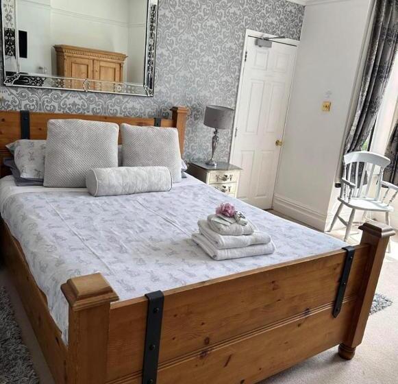 غرفة عائلية, Baytree House