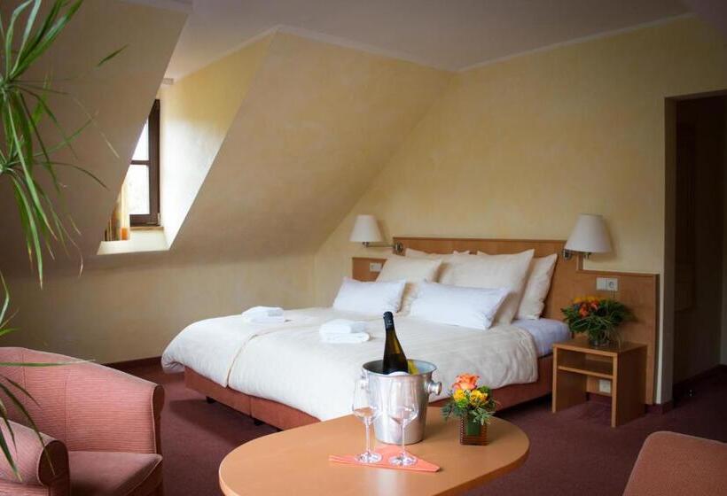 이코노미 쿼드러플룸(공용 화장실), Bremerhof