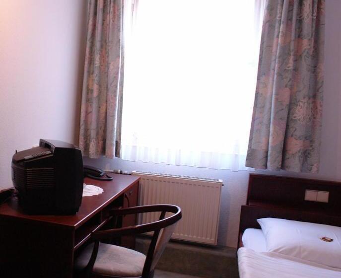 Standardrum, Filoxenia