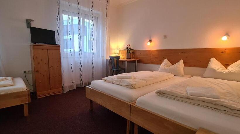 Standard Kolmen Hengen Huone, Lamm