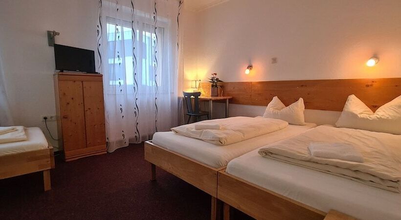 Standard Kolmen Hengen Huone, Lamm