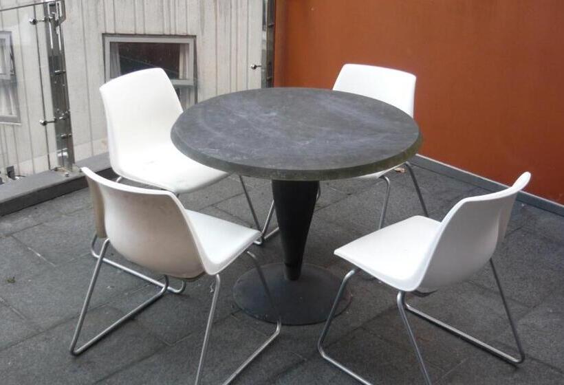 침실 2개 아파트, Empire Apartments