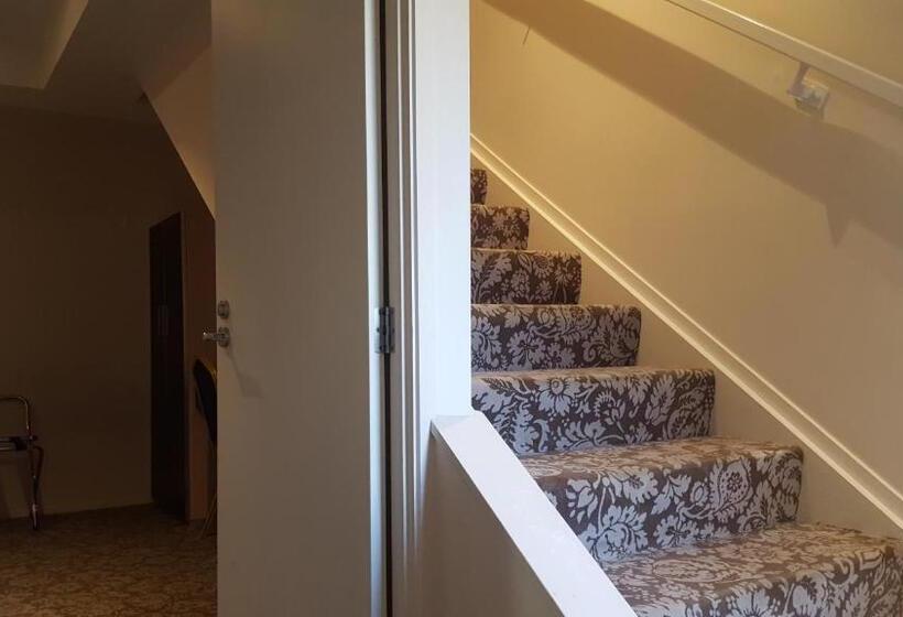 침실 2개 아파트, Empire Apartments