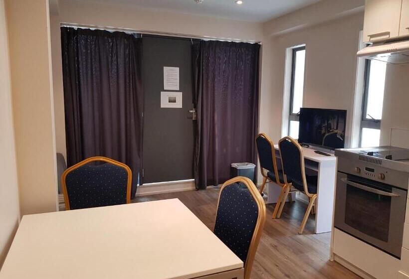 침실 2개 아파트, Empire Apartments