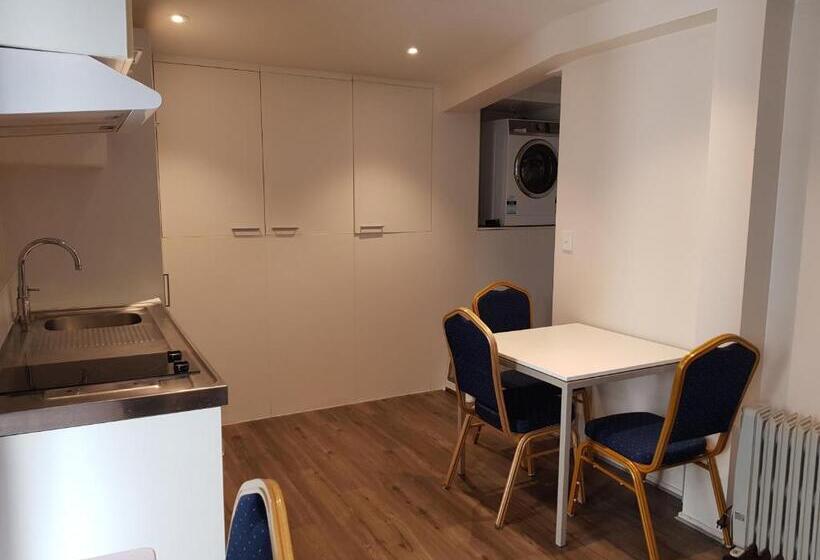 침실 2개 아파트, Empire Apartments