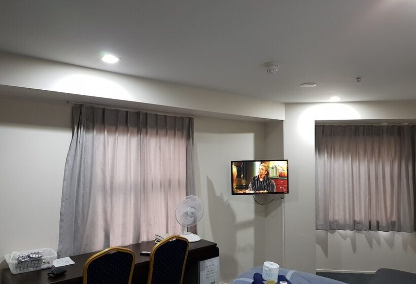 스탠다드 스튜디오, Empire Apartments