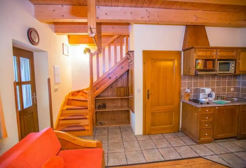 １ベッドルームアパートメント, Happy House Apartments