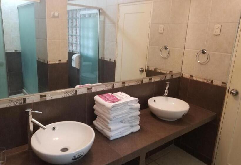 اتاق استاندارد چهار تخته, El Brujo Hotel Centro Histórico