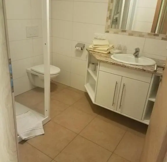 Deluxe Neljän Hengen Huone, Aparthotel Hohe Brücke