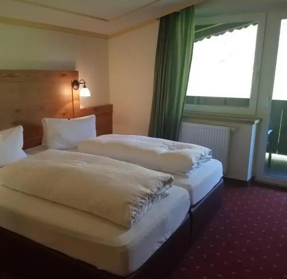 Deluxe Neljän Hengen Huone, Aparthotel Hohe Brücke