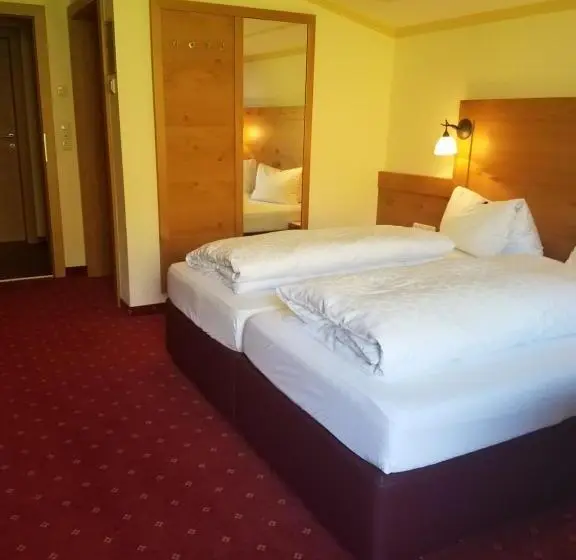 Deluxe Neljän Hengen Huone, Aparthotel Hohe Brücke