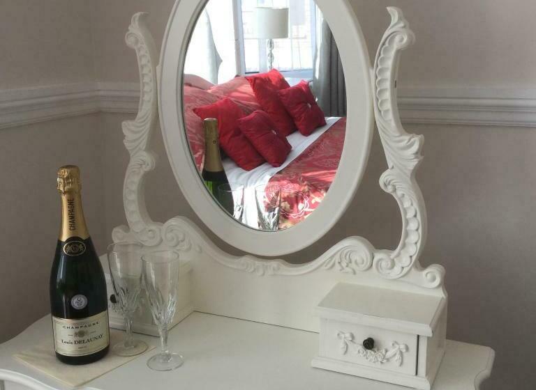 חדר סטנדרט, Clare House