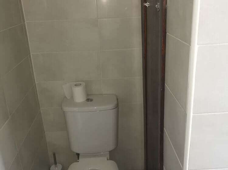 バス共有のスタンダードルーム, The Fullarton Park