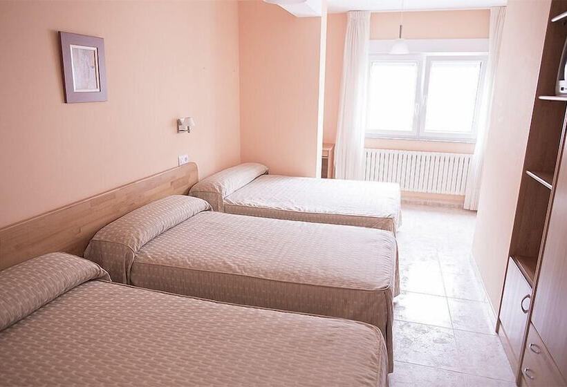 标准三人间, Hostal Pereiriña