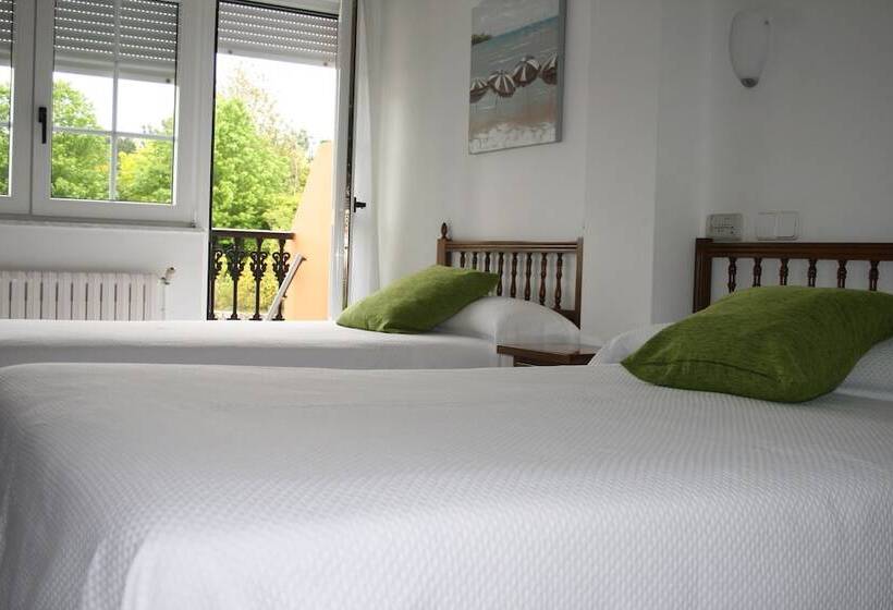 标准三人间, Hostal Pereiriña
