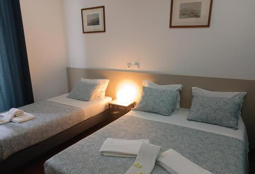 اتاق استاندارد سه نفره, Pensao Nova Goa