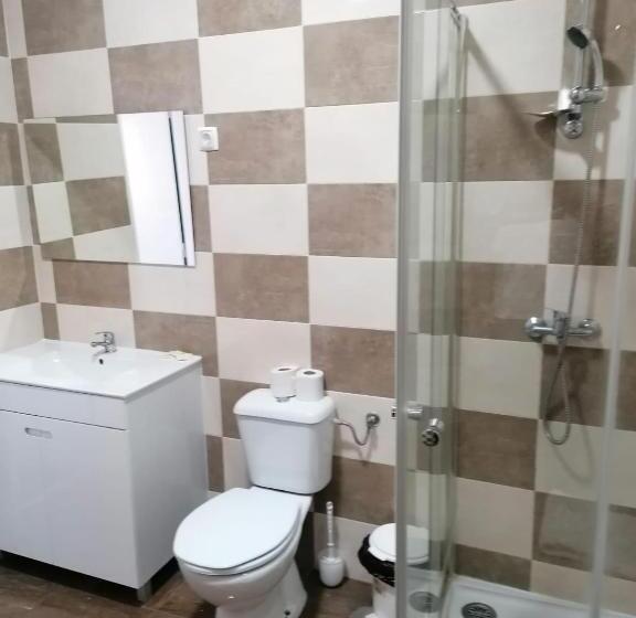 اتاق استاندارد سه نفره, Pensao Nova Goa