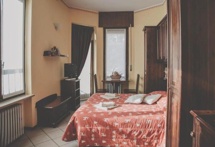 スタンダードスタジオ, Ristorante Residence Giardini