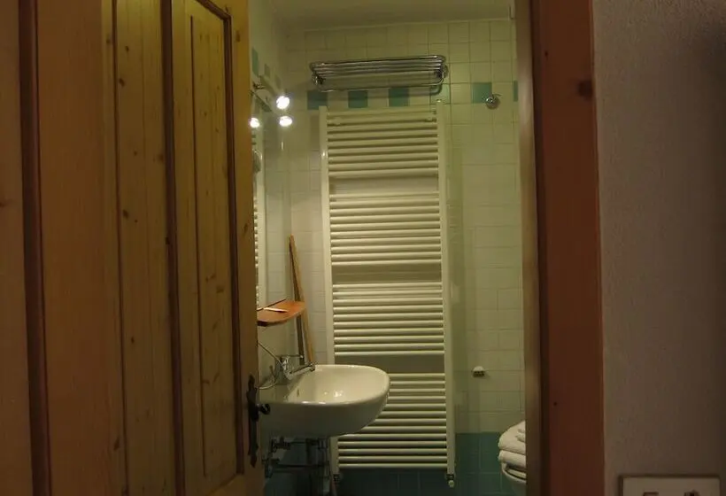 スタンダードスタジオ, Chalet Del Sole Per Gruppi