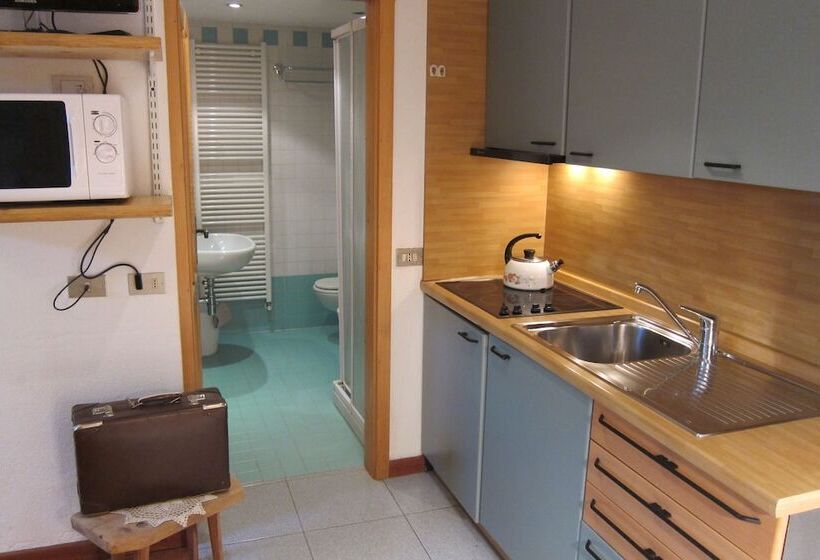 スタンダードスタジオ, Chalet Del Sole Per Gruppi