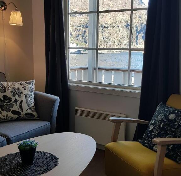 חדר משפחתי, Flåm Marina