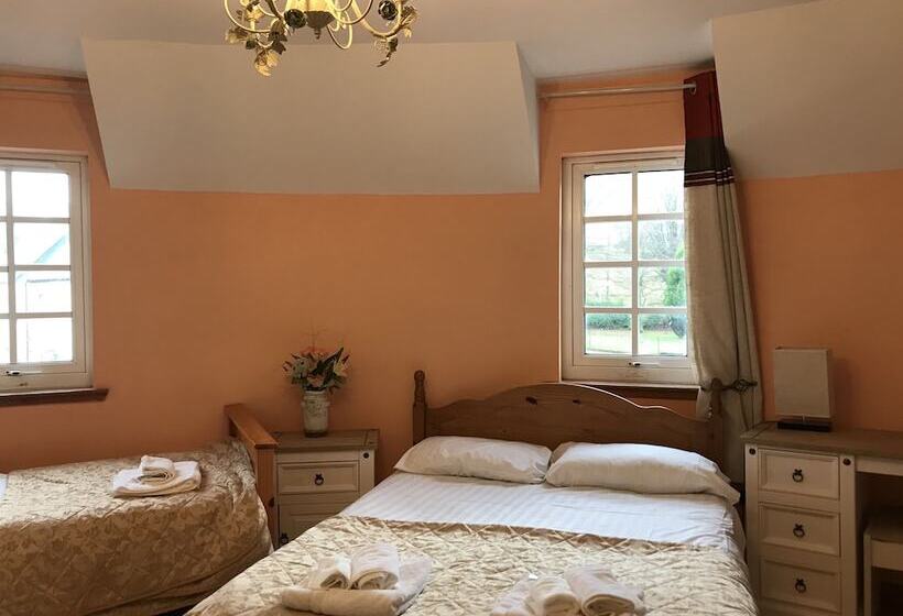 חדר משפחתי, Distillery Guest House