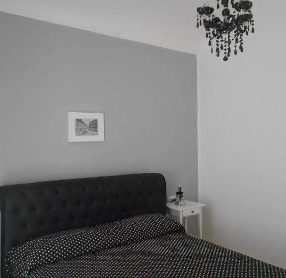 اتاق استاندارد سه نفره, Gualtiero Camere & Suite