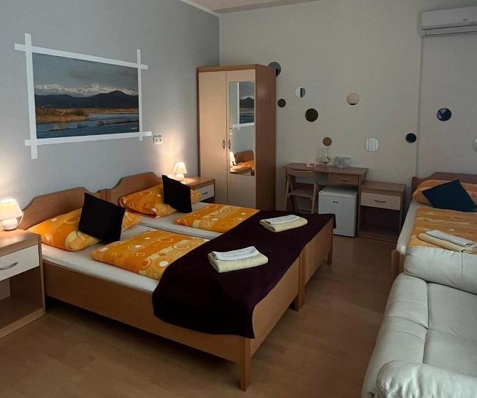 اتاق استاندارد سه نفره, Apartments Furman Self Check In